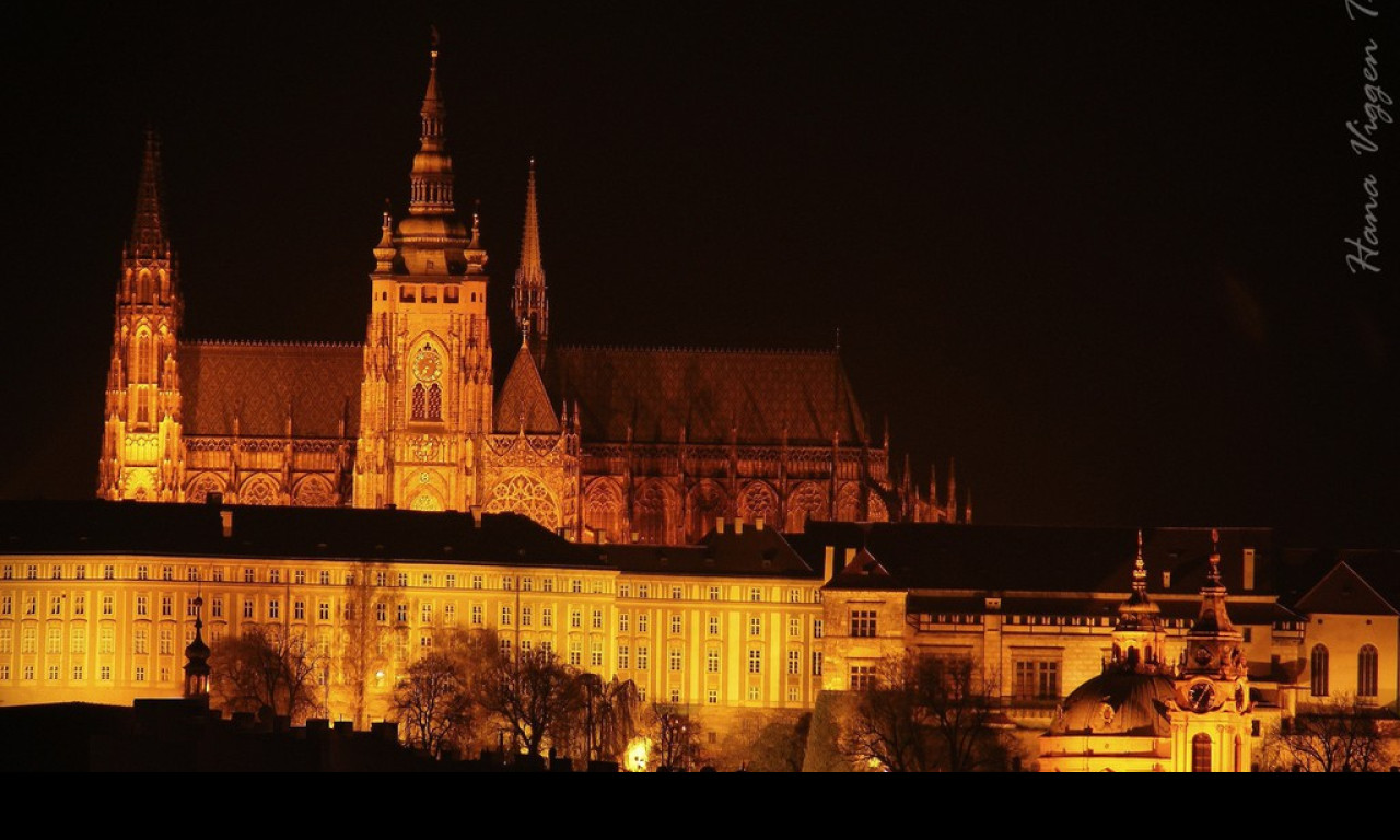 Tapeta praha___kdyz_je_tma