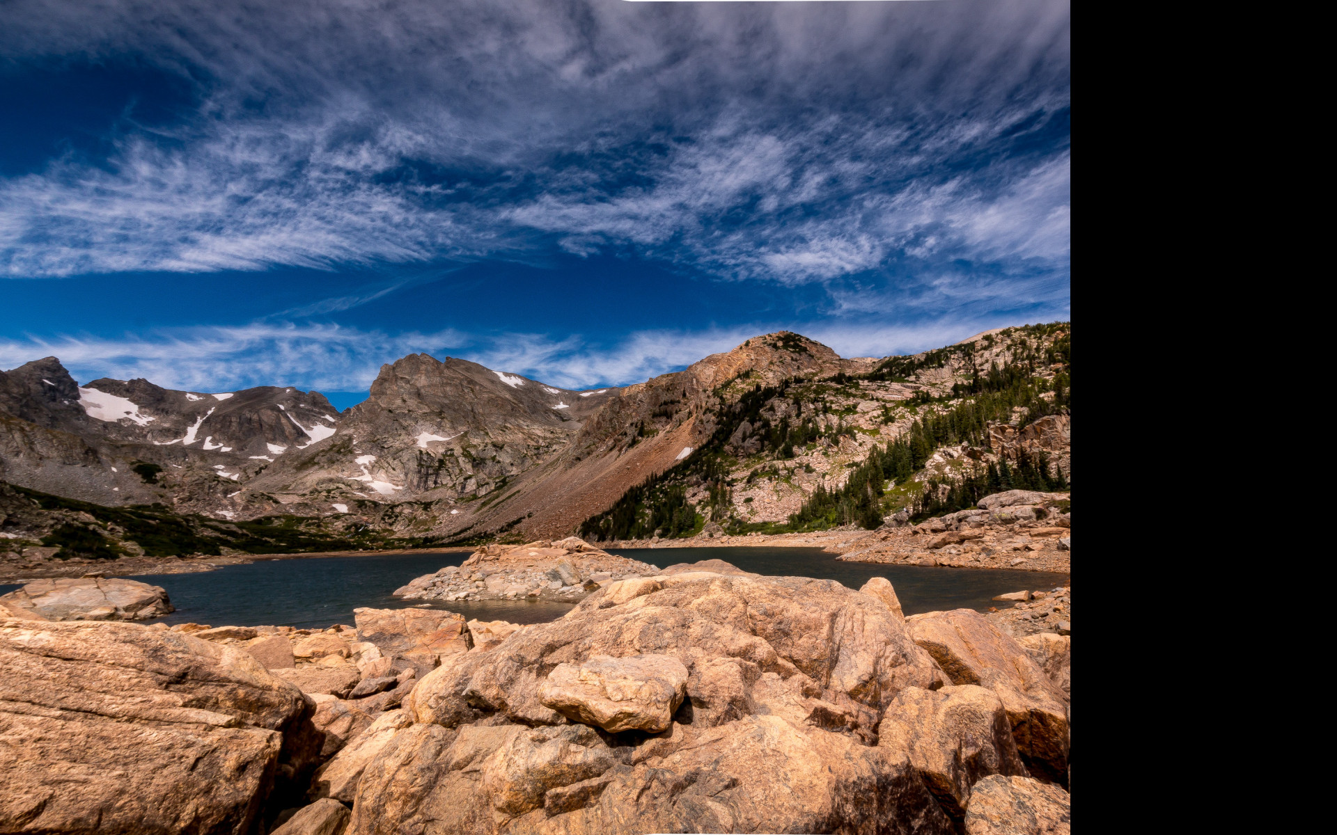 Tapeta rocly_moutain__lake_isabelle