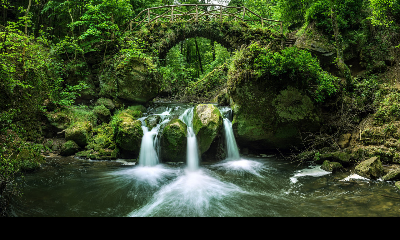 Tapeta schiessentumpel_cascade