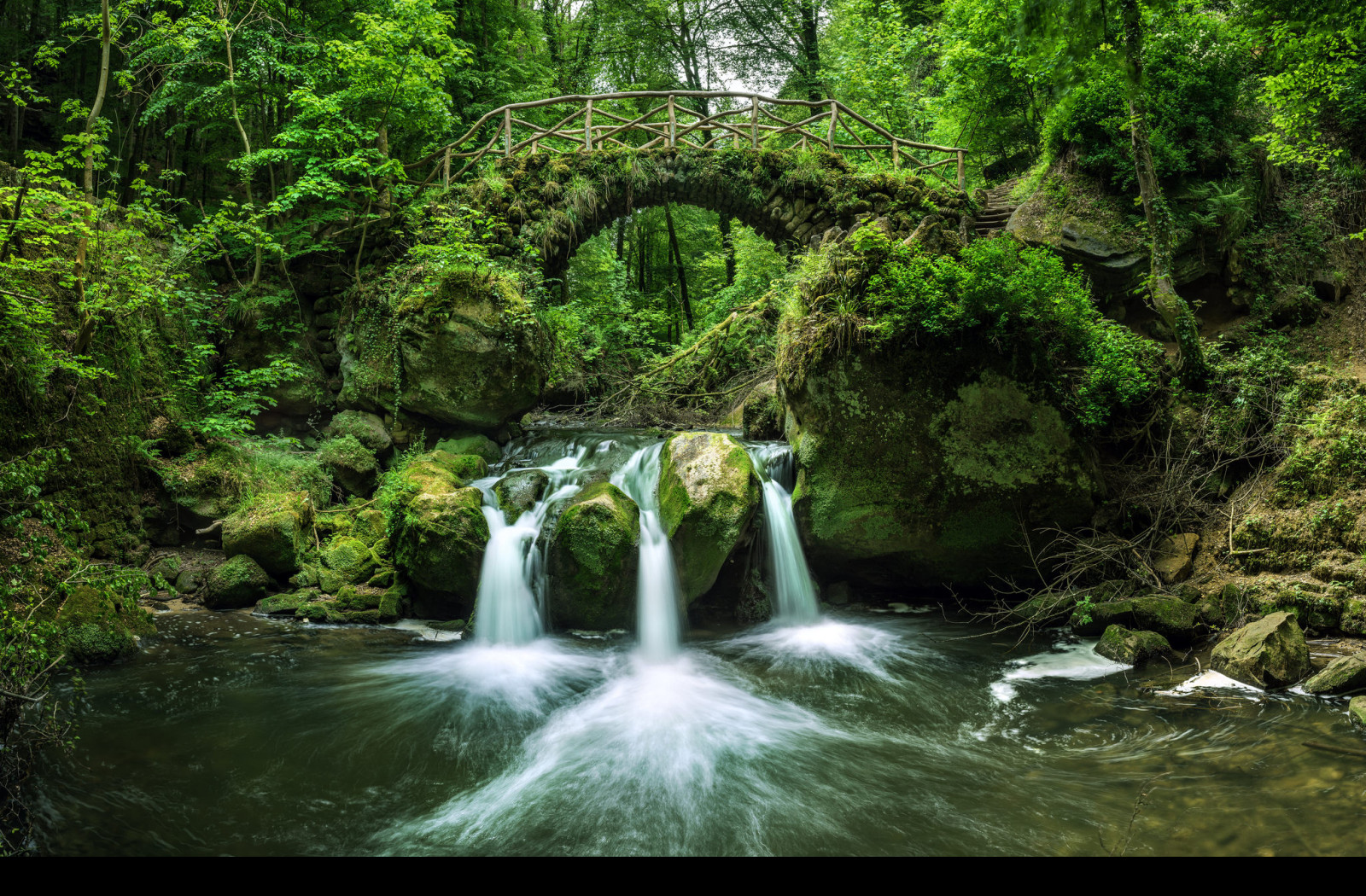 Tapeta schiessentumpel_cascade