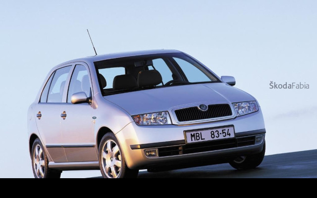 Tapeta skoda_fabia___stribrna