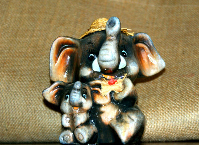 Tapeta: sloni z porcelnu