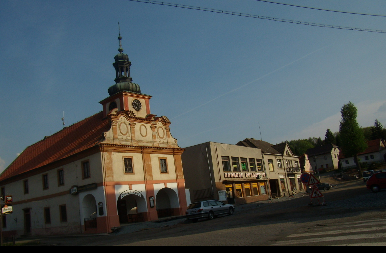 Tapeta stribrna_skalice_nam_