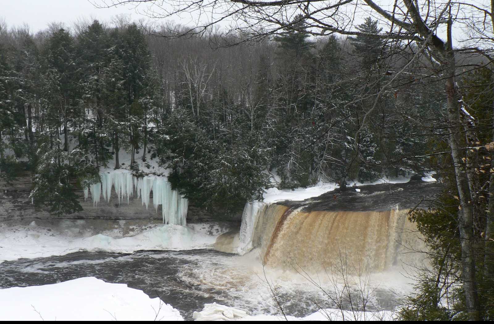 Tapeta the_tahquamenon_falls___upper