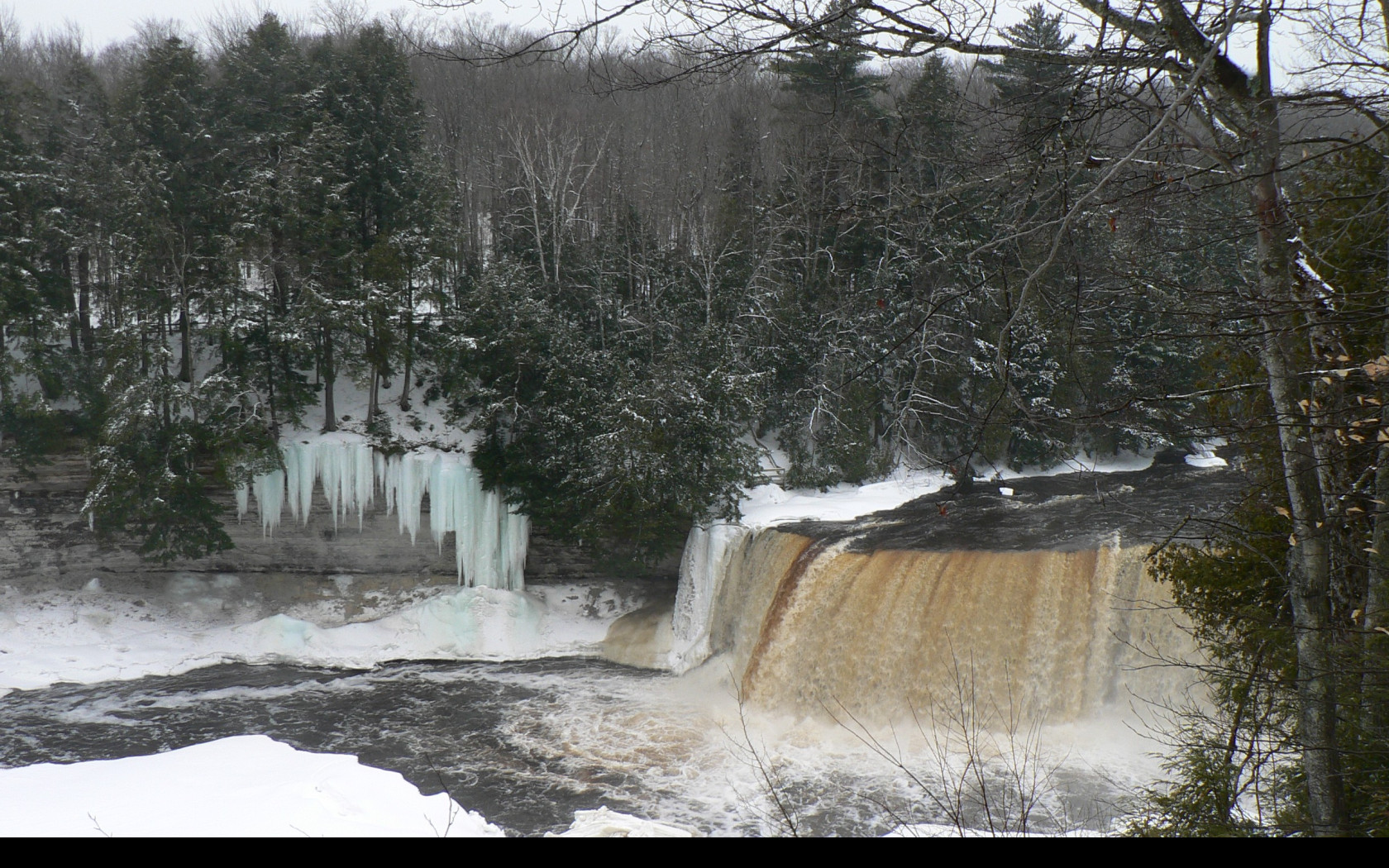 Tapeta the_tahquamenon_falls___upper