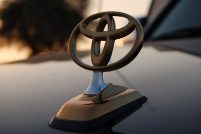 Tapeta: Toyota v poušti III.