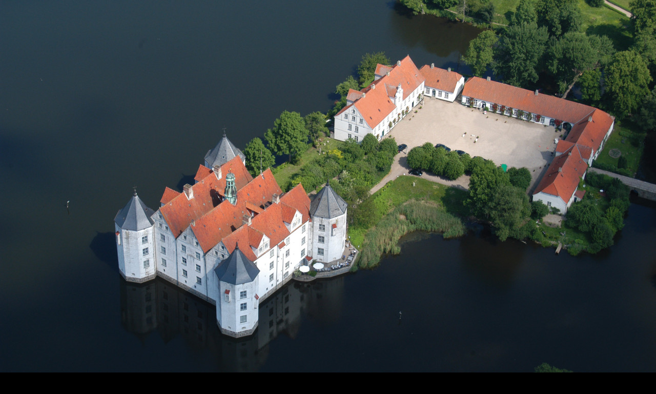 Tapeta vodni_zamek_glucksburg__2_