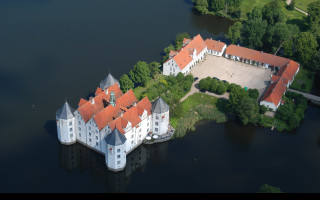 Tapeta vodni_zamek_glucksburg__2_